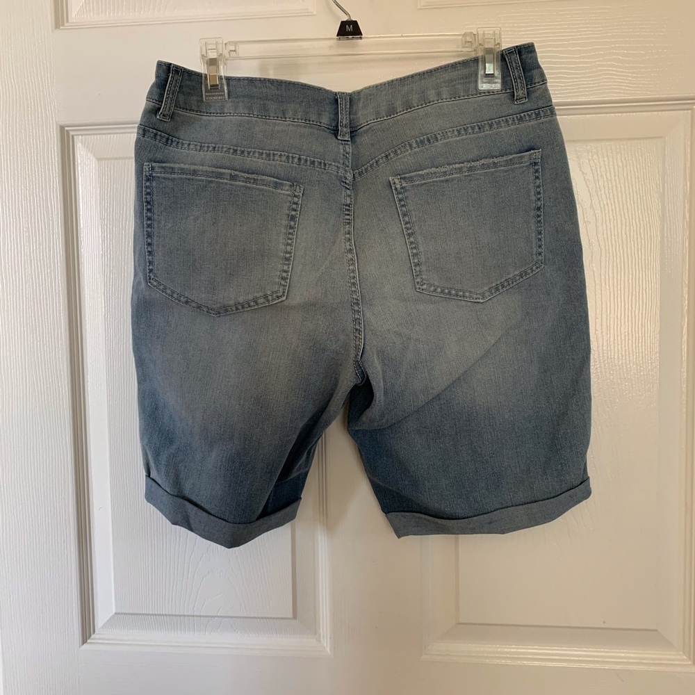 Shorts - Picture 3 of 3